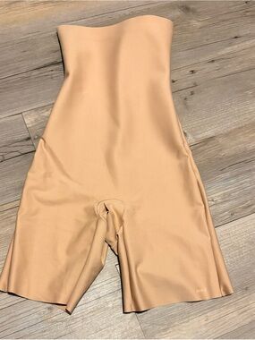 SKIMS Kim Kardashian Body CS high waisted shorts small new with tags